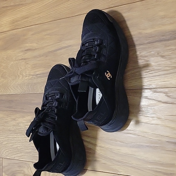 Chanel All Black trainers with gold CC logo - Picture 3 of 7